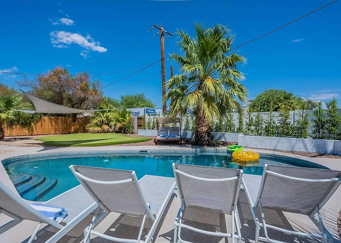 Holiday home 4 Bedroom Retreat Pool Putt Putt Pool Table Grill Tempe