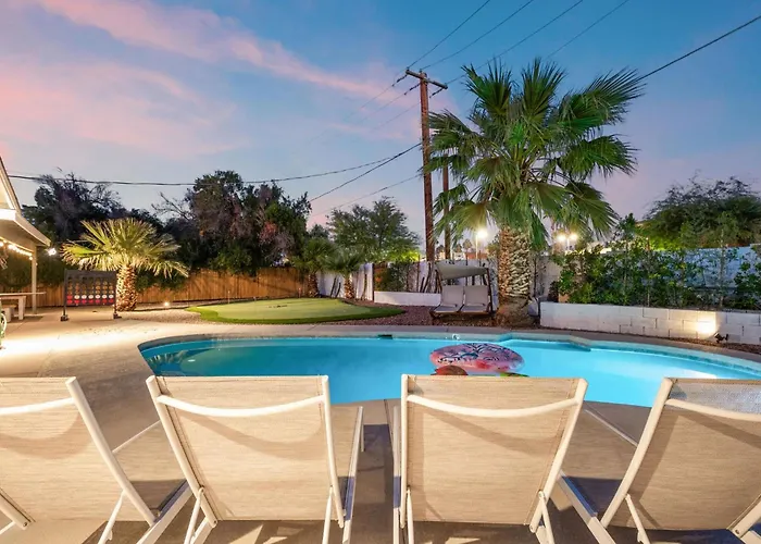 Holiday home 4 Bedroom Retreat Pool Putt Putt Pool Table Grill *