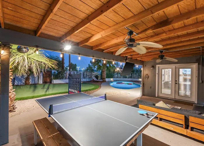 Holiday home 4 Bedroom Retreat Pool Putt Putt Pool Table Grill Tempe