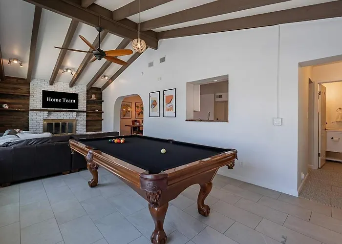 Holiday home 4 Bedroom Retreat Pool Putt Putt Pool Table Grill *